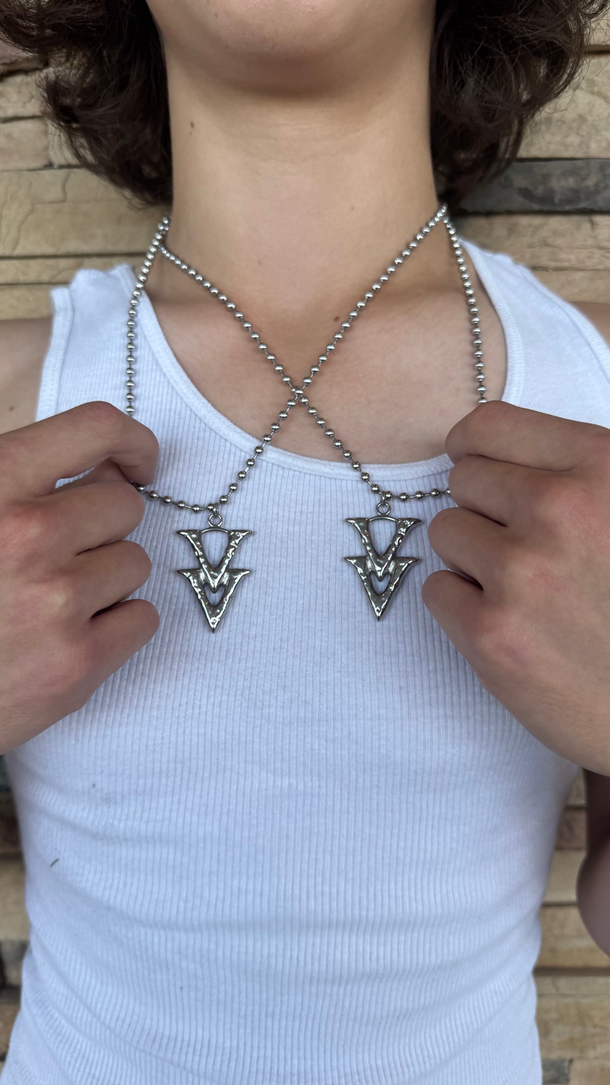"double v" chain